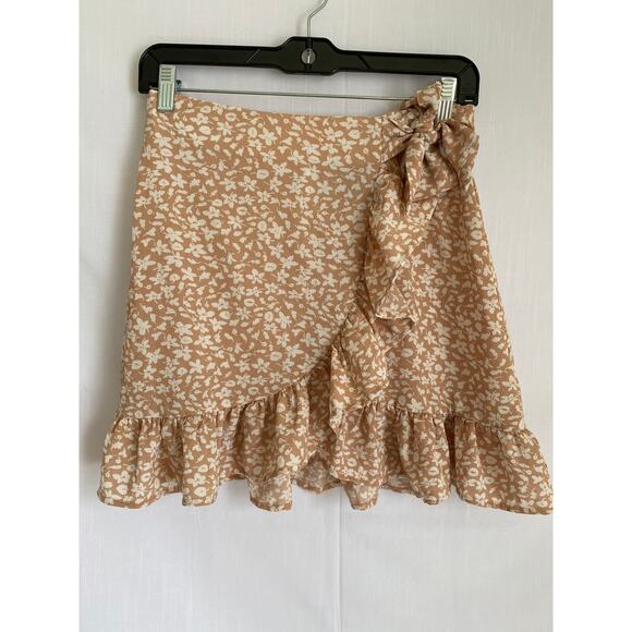 Womens Small tan and white floral zip up mini skirt w/ ruffles by Shein Petite - Picture 2 of 4